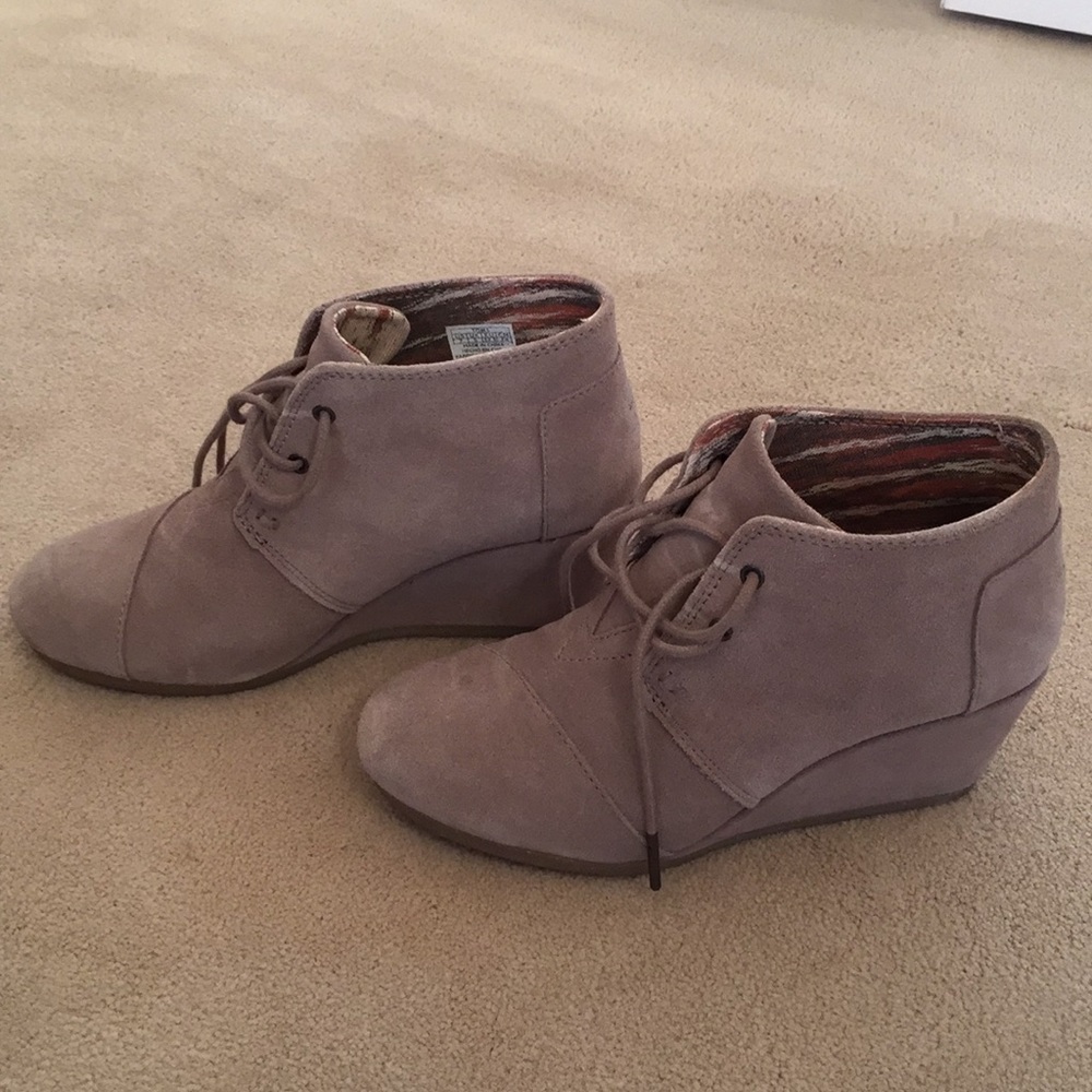Toms nude suede bootie